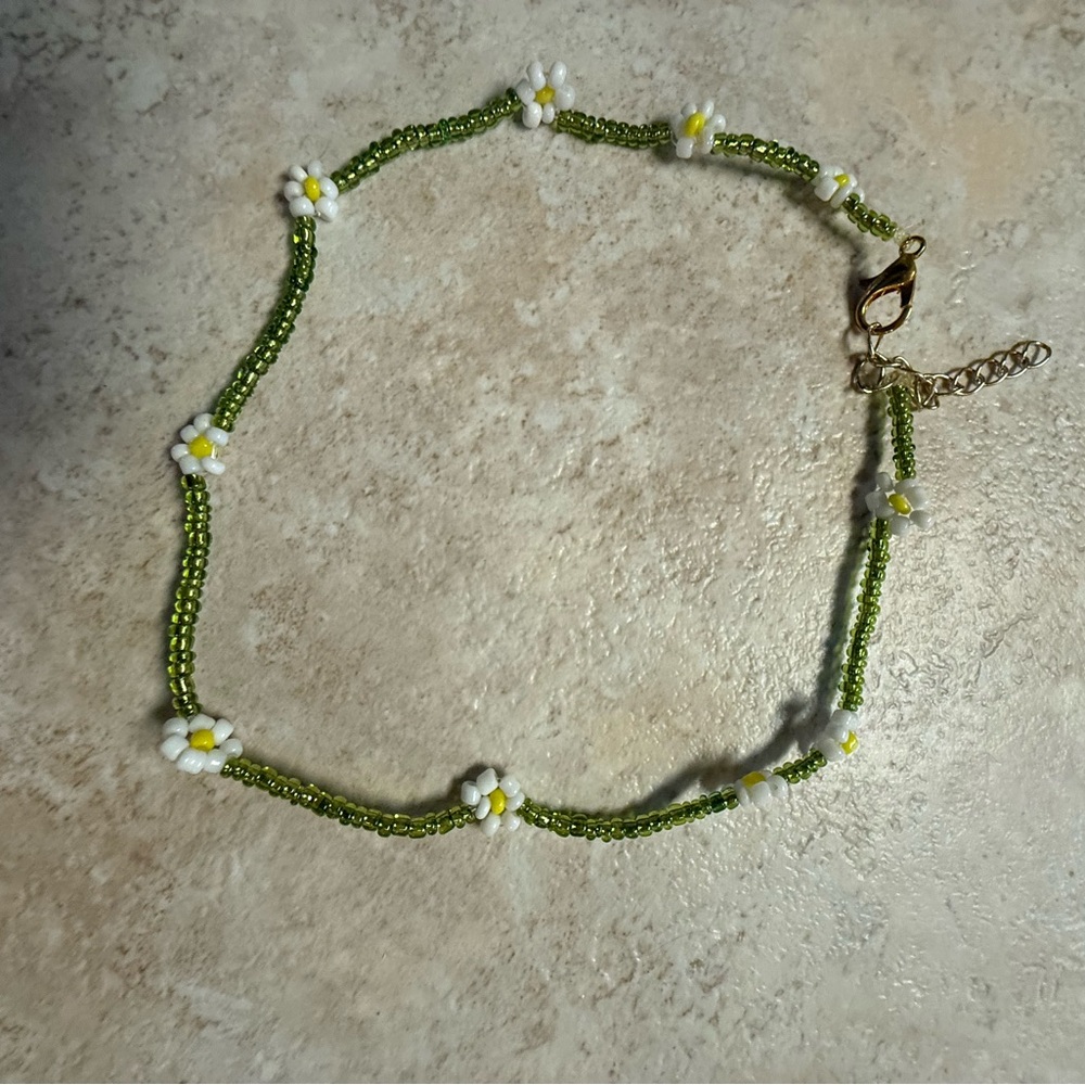 Girls Beaded Daisy Necklace